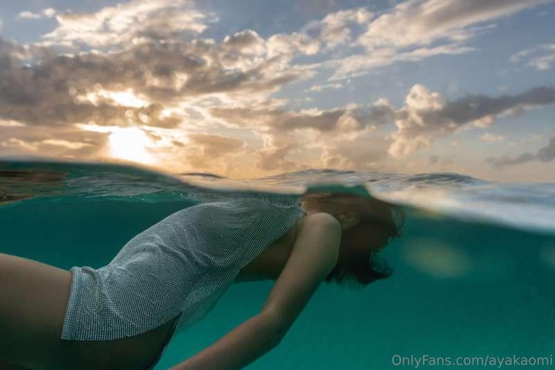 follow me this way, let's go skinny dipping