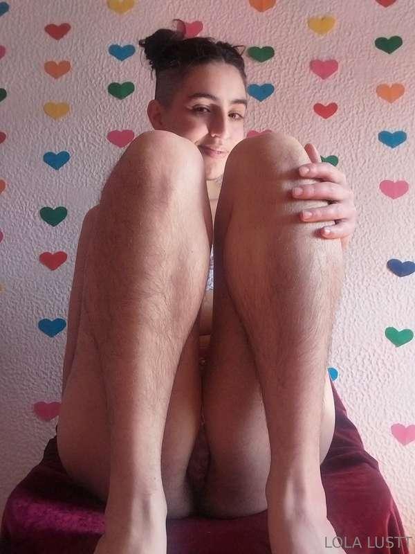 your FAV hairy legs 🩷