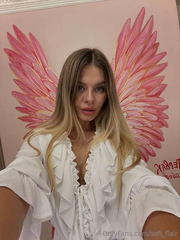 Feeling angelic today with a touch of pink wings 💕 Sometimes..