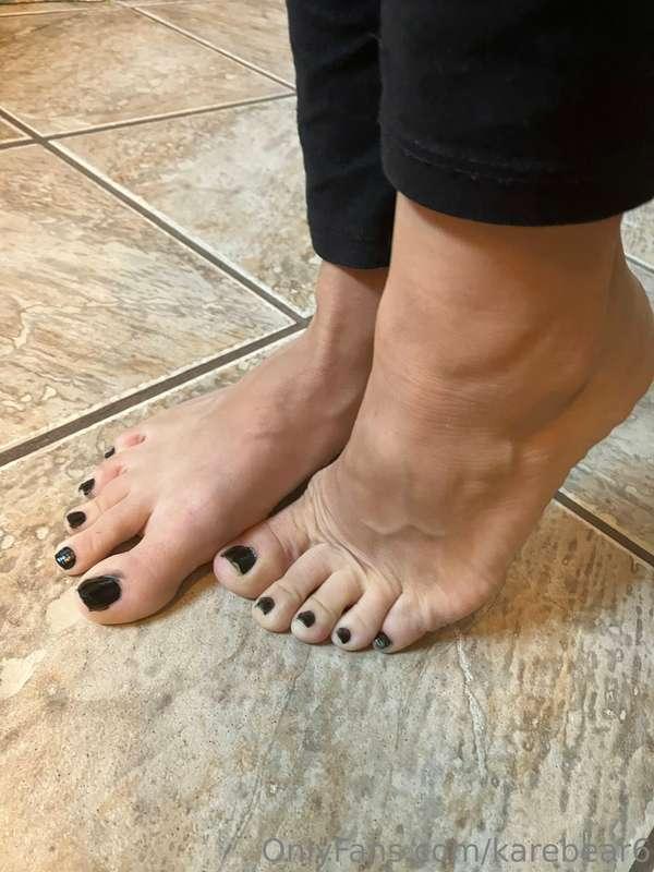 Happy foot fetish Friday! 😘😘 Black is the color for today. 😎..