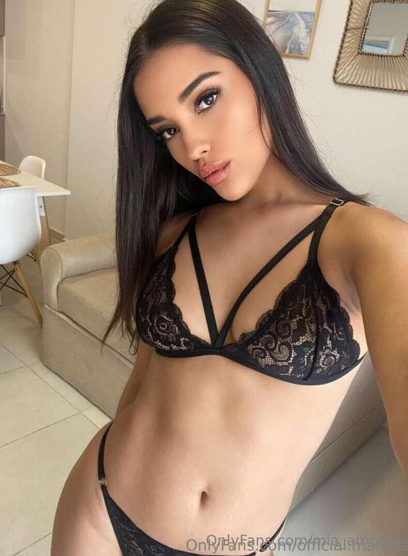 🔞@official.martina😈 Juicy girl with no limits🔞😈 She shoots i..