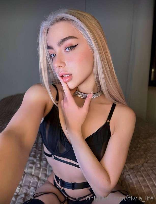 @nikibump

❤️ She @nikibump needs your cock more than ever ❤..