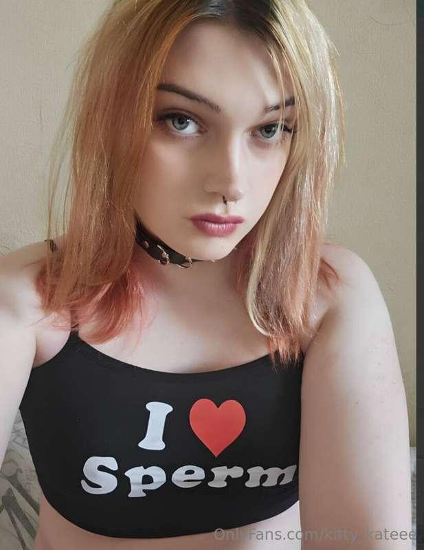 A hot transsexual whore @merlinkitty is ready to fulfill all..