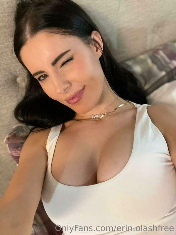 Happy Tuesday!!💕 Ready for a lil treat? check your dms ;)
