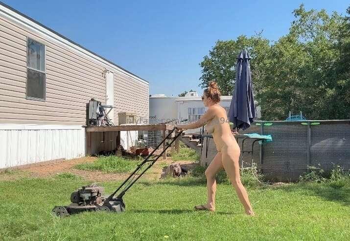 Naked mowing is good for the soul 🖤🩵