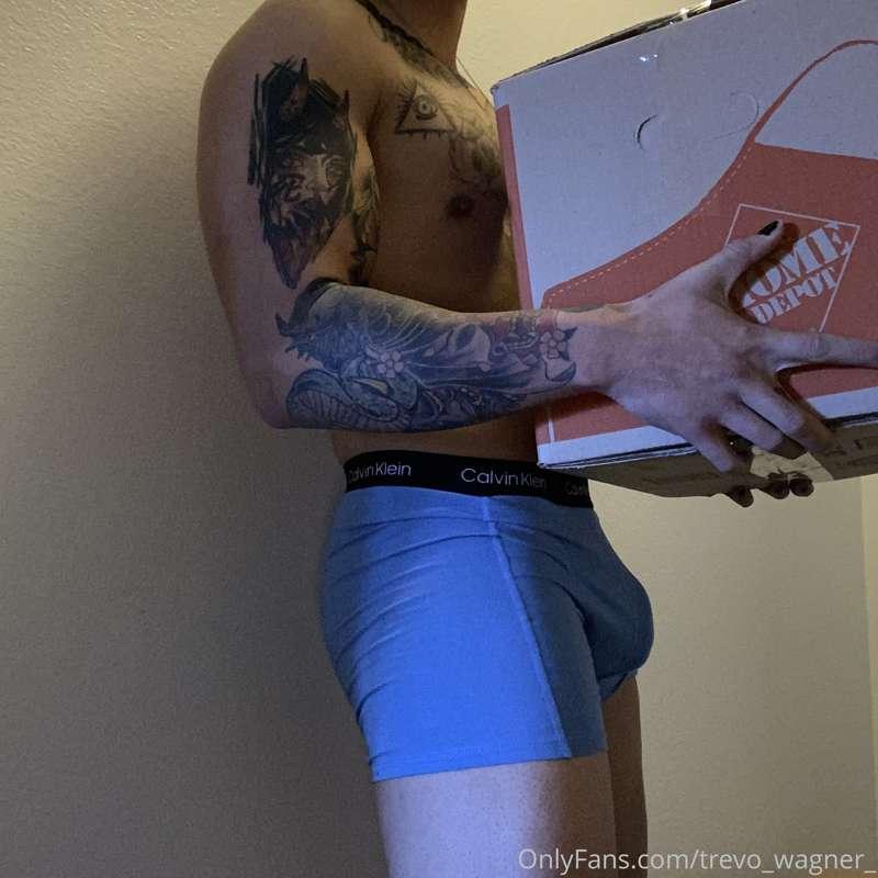 Hi I’m your mover you ordered for hard deliver it’s extra.