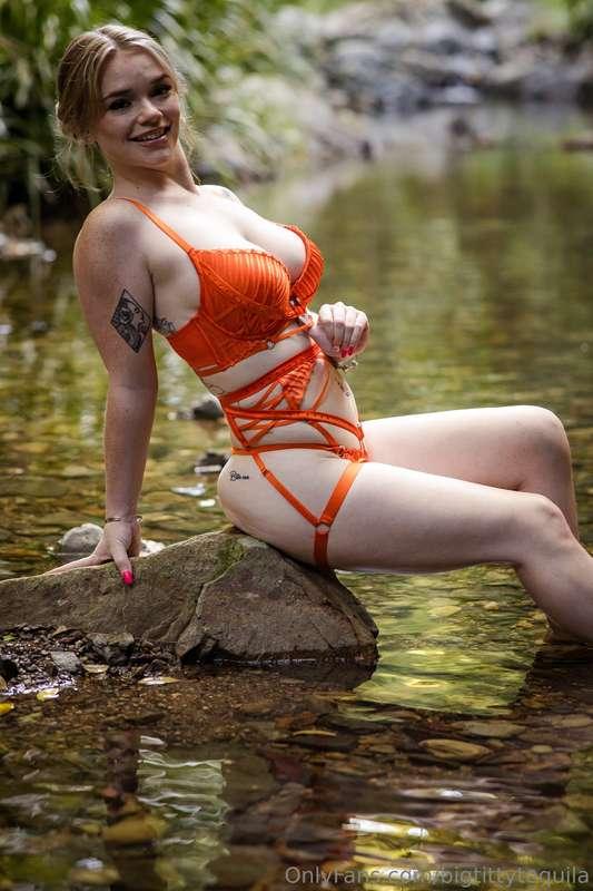 You know what I love? Watching you lose control. 😉💋