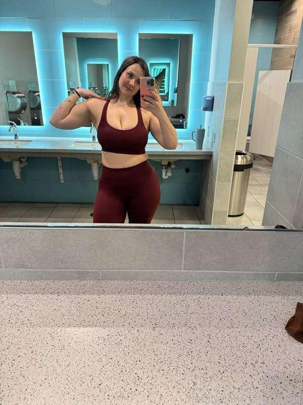 Your mommy is so strong 💪 I love doing my workouts, and you?

#workout #sporty #sport #biceps #strong #bigboobs #boobs #milf #mommy 