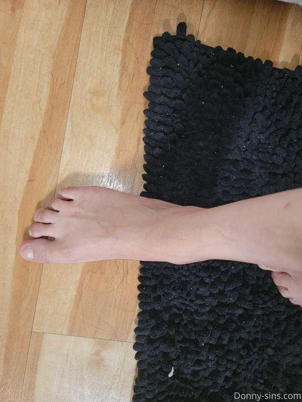 do I have any foot fans here