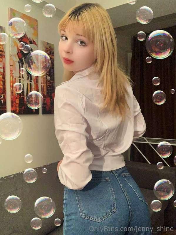 Do you see this photo? Do you think these bubbles are real? ..