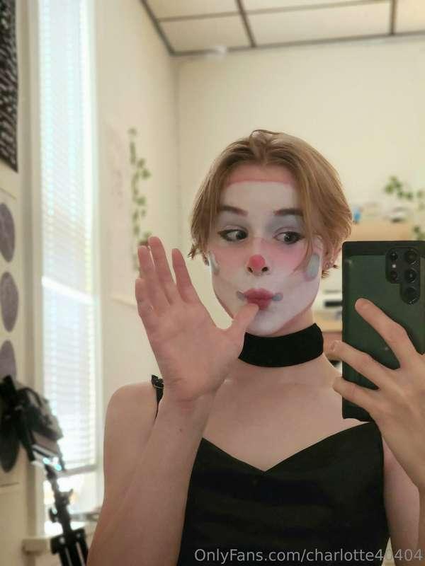 fuck it! clowngirl hours! 🤡 