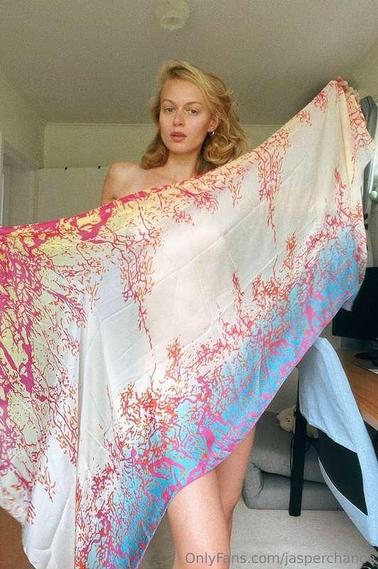 Don’t you wish you were this silk scarf? 😉

Unlock for 4 tea..