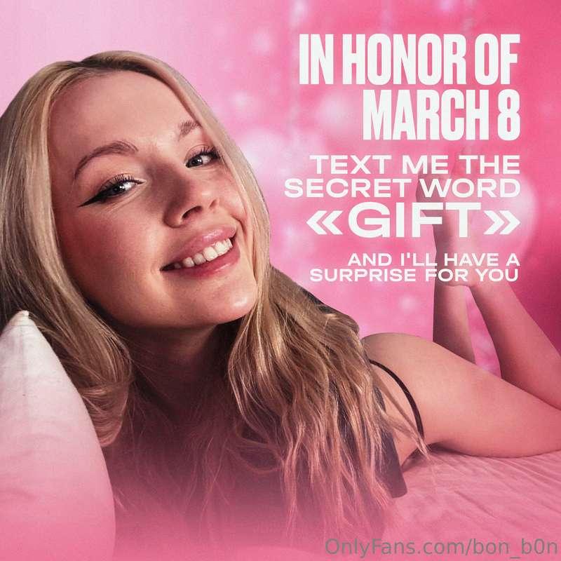 Today is a day of smiles for all girls! 😇 I woke up and I al..