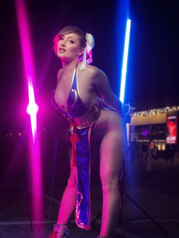 Gonna be doing a hot cosplay stream on my VIP page this Frid..