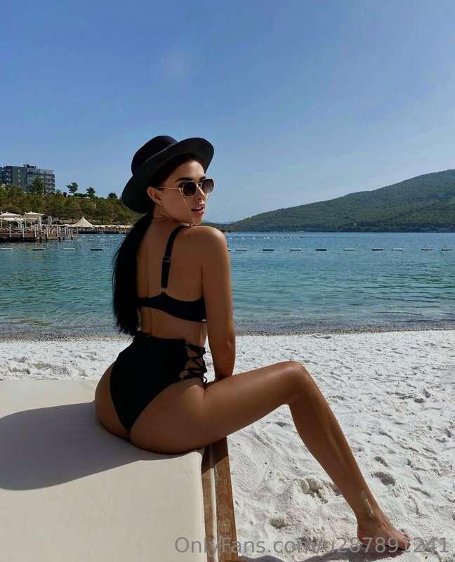 So lonely and hot🥵🔥