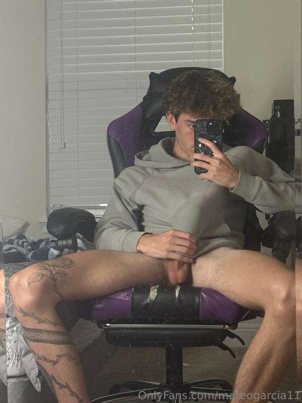 heyy! u guys should check out this hottie twink oj i just fo..