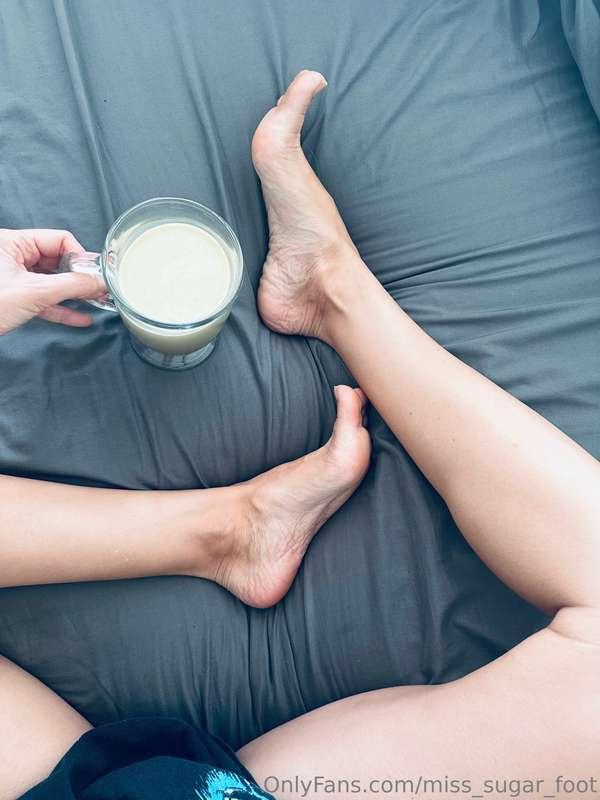 Rise and shine baby🍵🦶