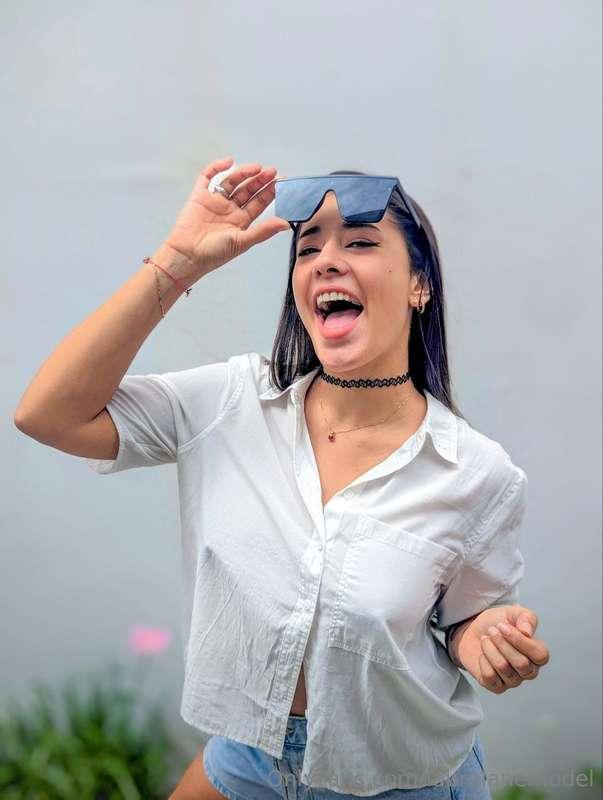 I don't know what to put here, it's just me ❤