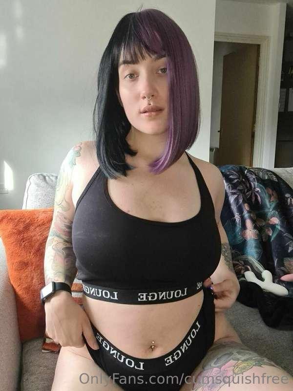 @abbyfitvixenvip wants to be your new big titty goth girlfri..