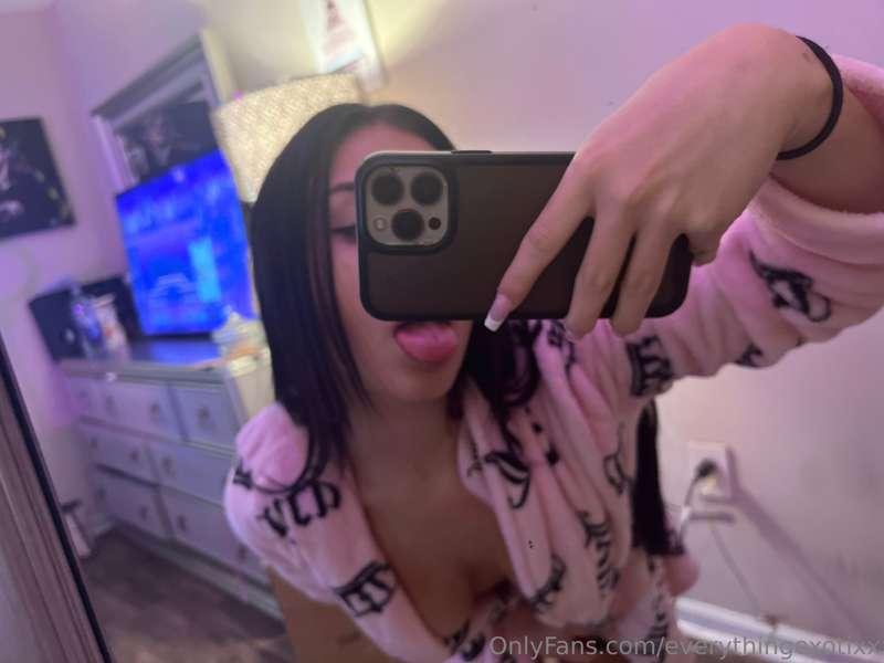wanna watch me play with my pussy 1/1? $$$ comment ⬇️⬇️⬇️