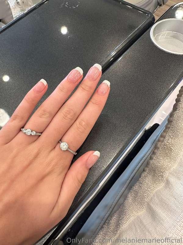 can u imagine this pretty nails grabbing your dick 🤭🤭?