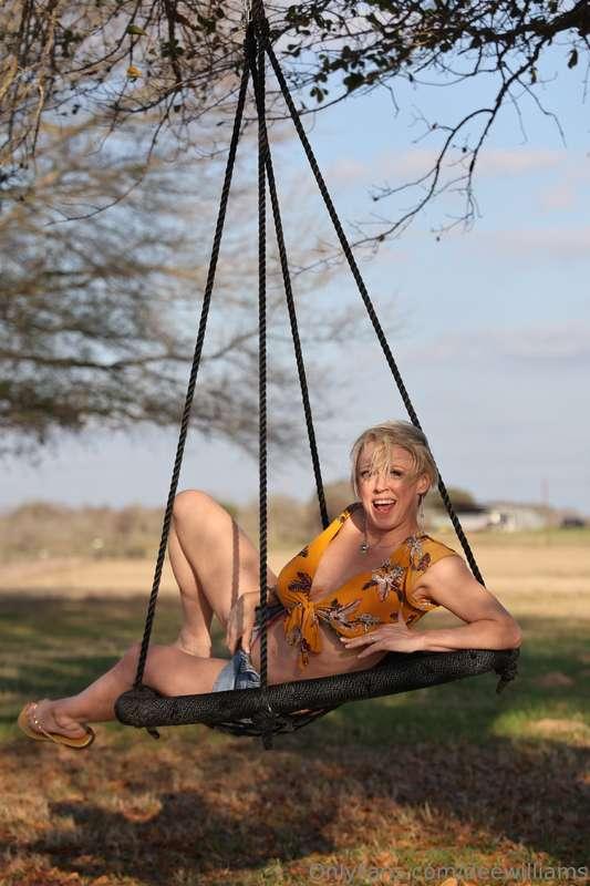 I love to swing with swingers heheeThis naughty picset is $1..