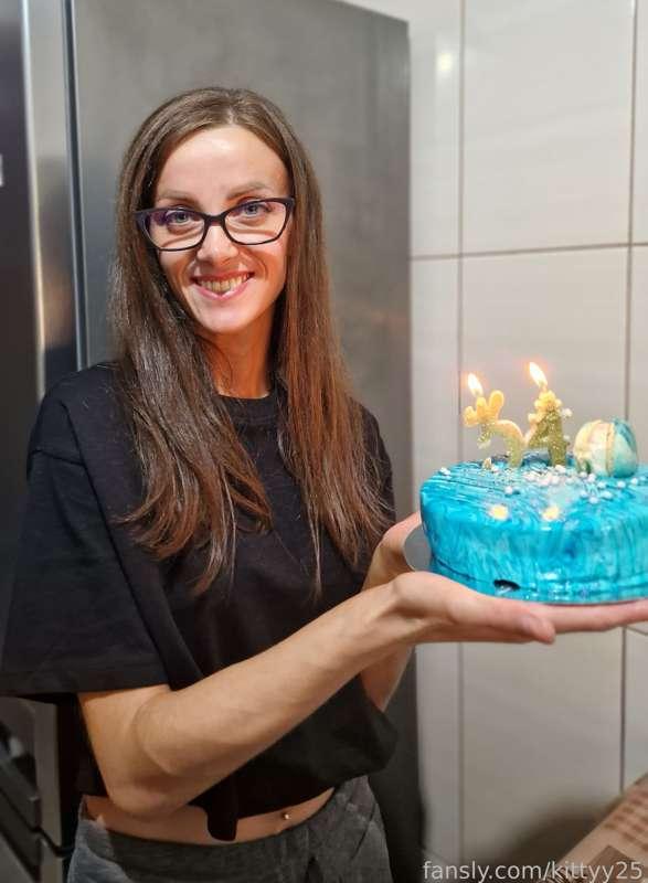 today is my birthday🎂🥂😁