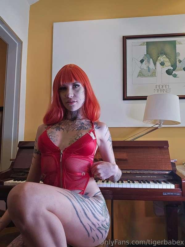 Find me by the piano this Christmas 🎄