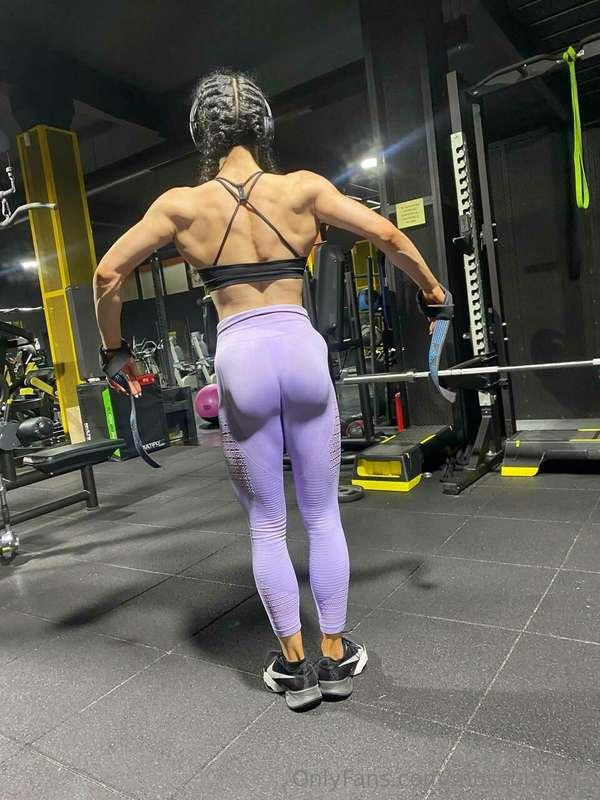 😈🔥 Guess what I'm working out today ! DM ❤️