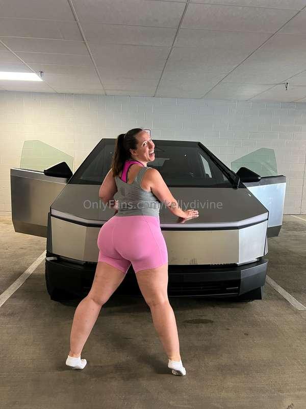 kellydivine image #4