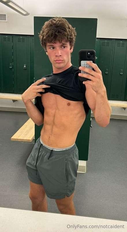 HOT BOY ALERT ❗️❗️My boy @cohencadefree JUST started OF 💦💦 a..