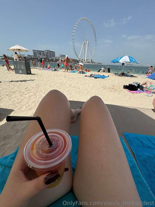 Worship my sexy legs 