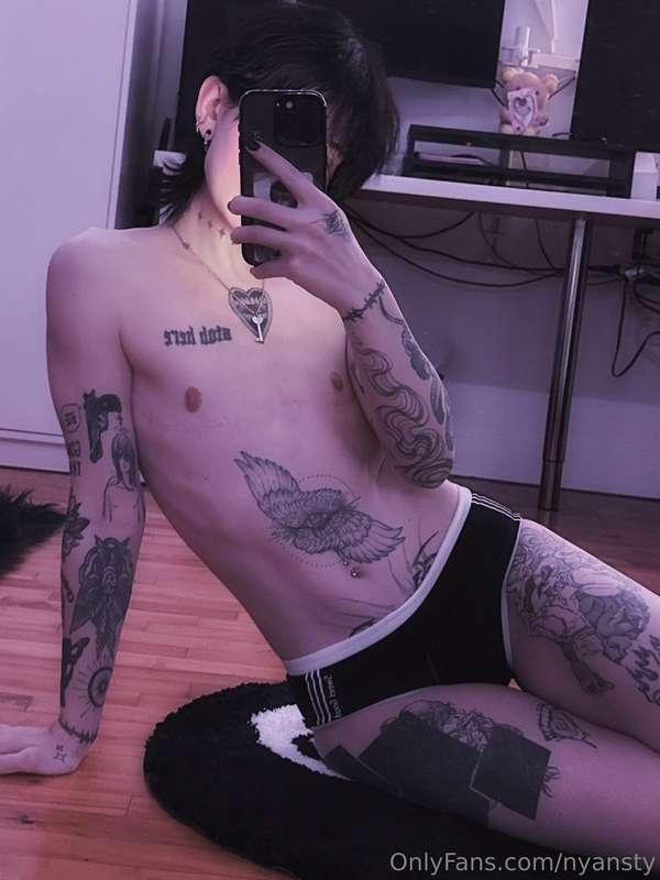 who doesn't love tiny gym shorts 🤭🤭