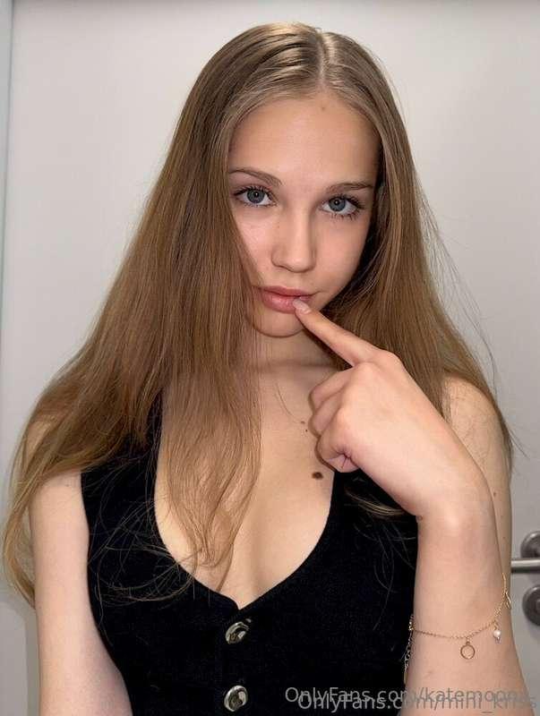 Write to her 👉@mini_kriss she is online now 🔞This hot kitty ..