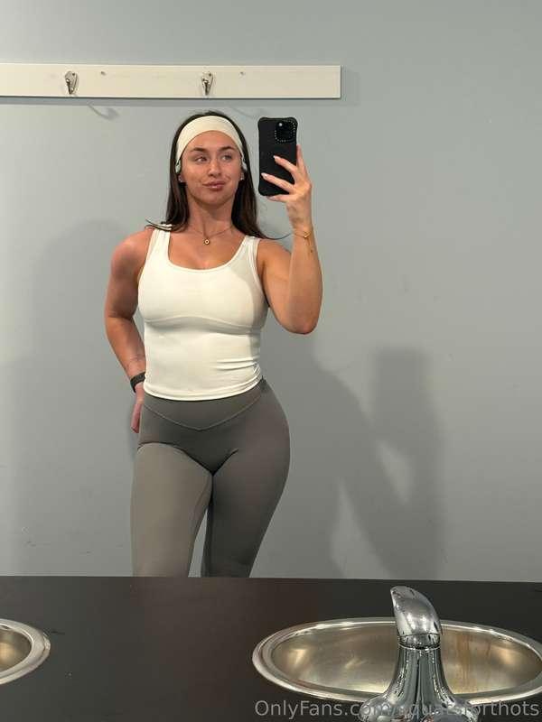 happy hump dayyyyy🍑😽