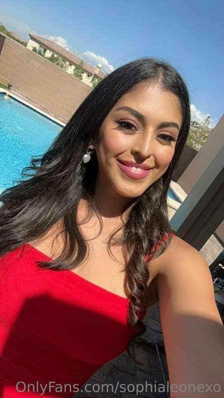 Feeling those red vibes today! 🥰❤️✨