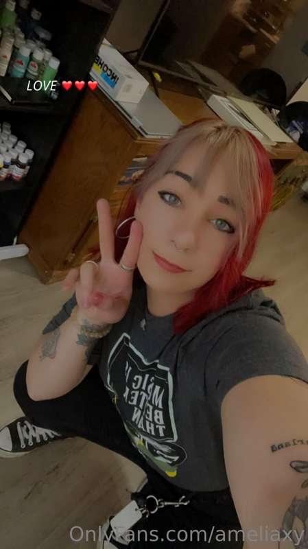 Another normie post! Found my hair dye and decided to try so..