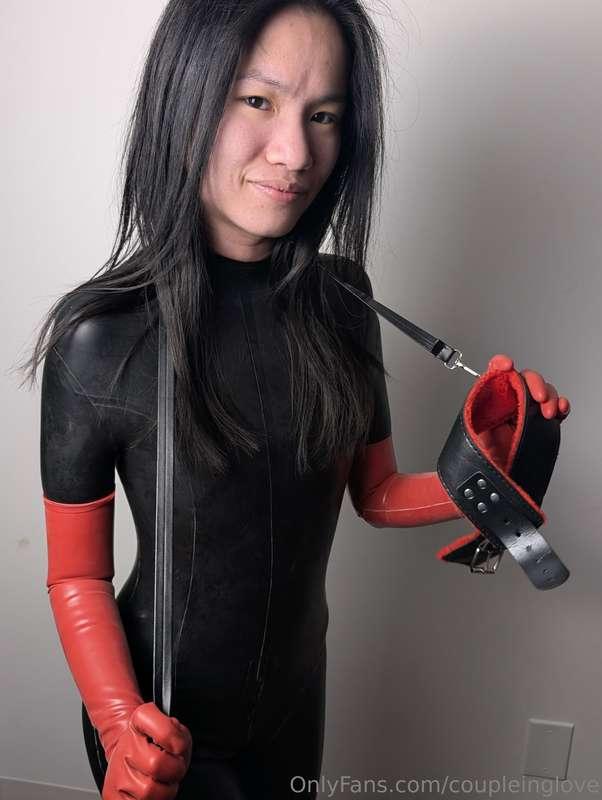 Finally! Our latex catsuit is in! Gonna get this in some viv..