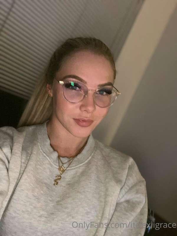 Hey guys just your friendly neighbourhood dork here 😇 happy ..