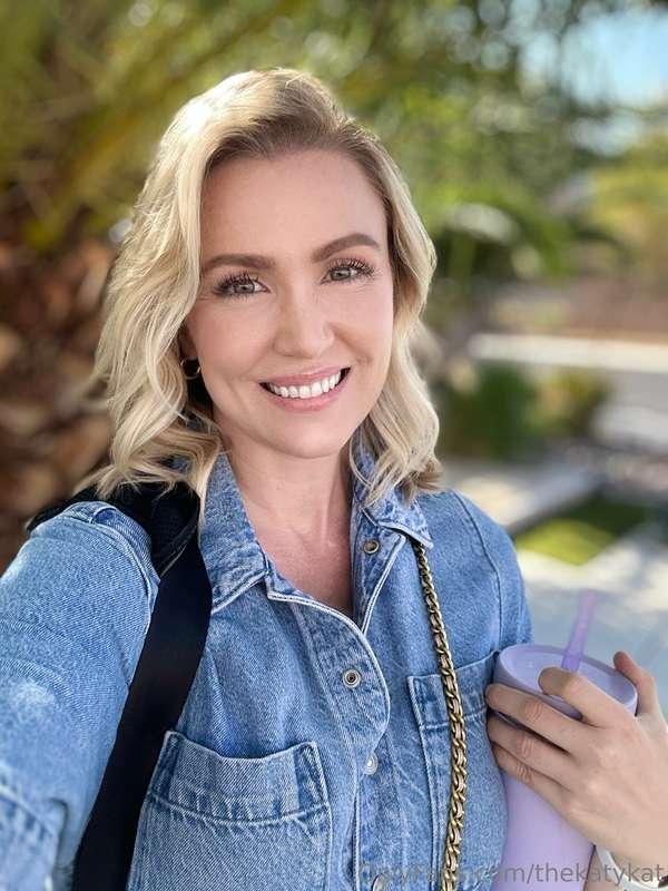 Basic denim vibes, and is that a Stanley I see….the world ma..