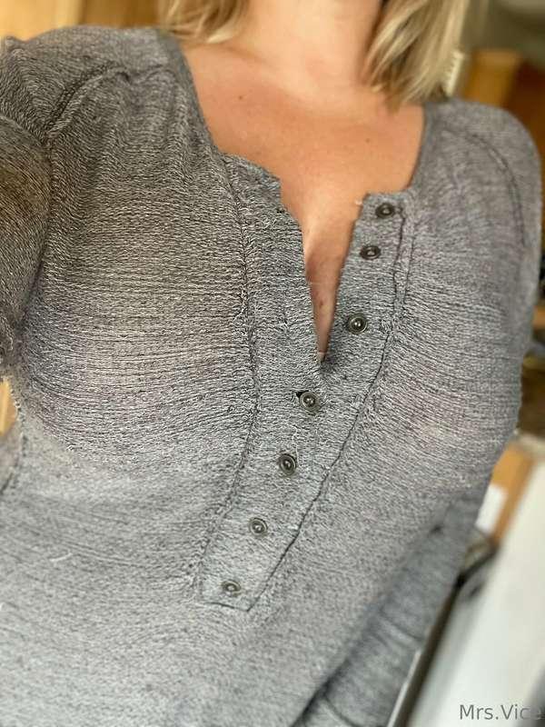 Thought this top looked super cute on (and off) me 😈😜