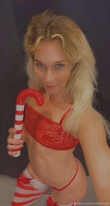 Anyone want a taste of my candy cane ? 🎄😈🙈💋