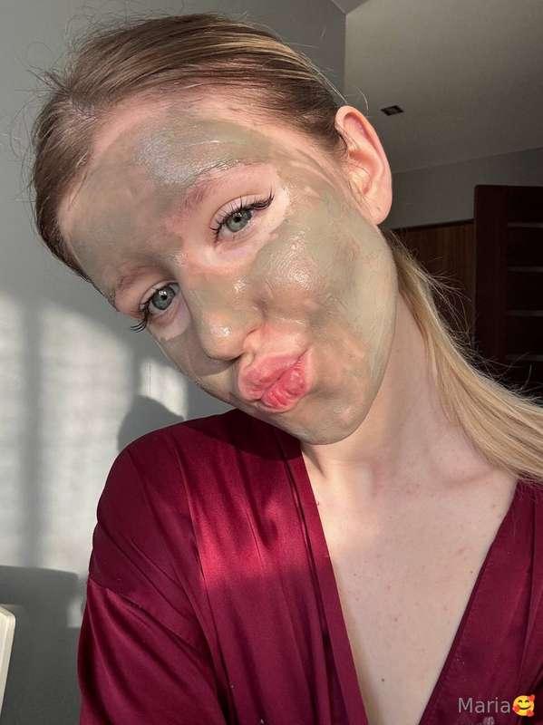 Good morning ❤️ I'm wearing a mask to prevent swelling😋