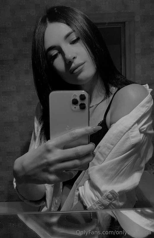 In a photo with me, would you be in front of me?🔥