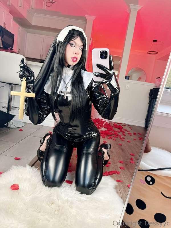 Did this sexy spooky nun look today 😈 should I wear it for s..
