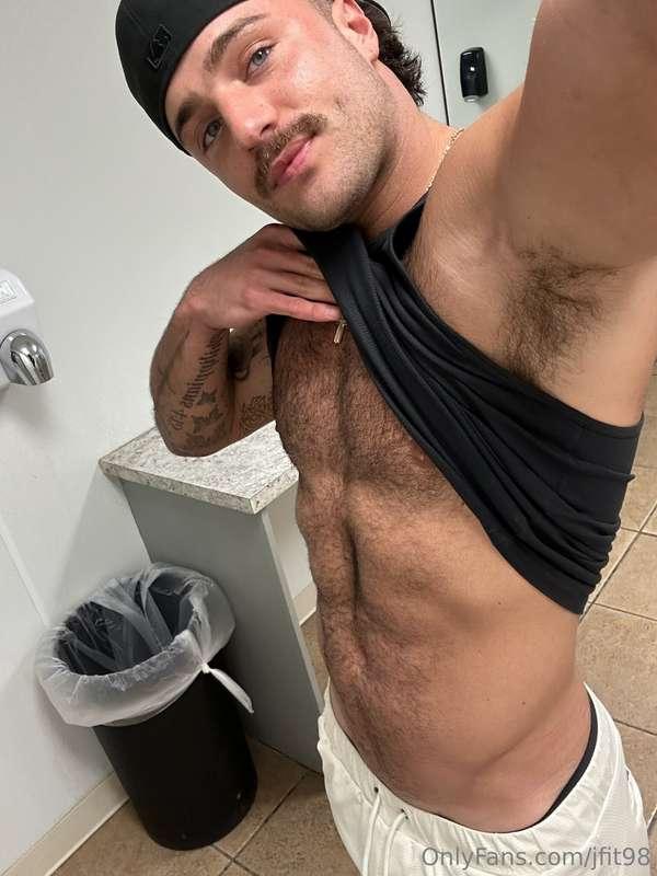 meet me in the bathroom 😈