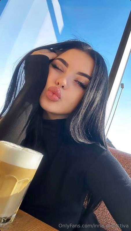 I start my morning with a cup of delicious and hot latte.☕️
..