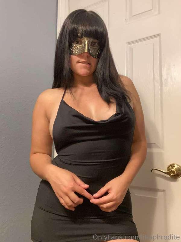 I felt kinda sexy wearing this. And I think you'll kinda lik..
