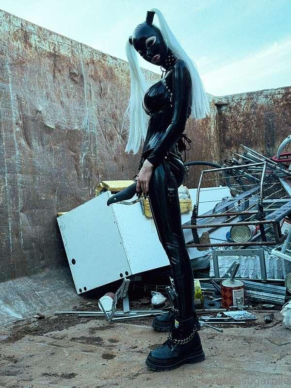 Dumpster diving latex edition 🖤⛓️