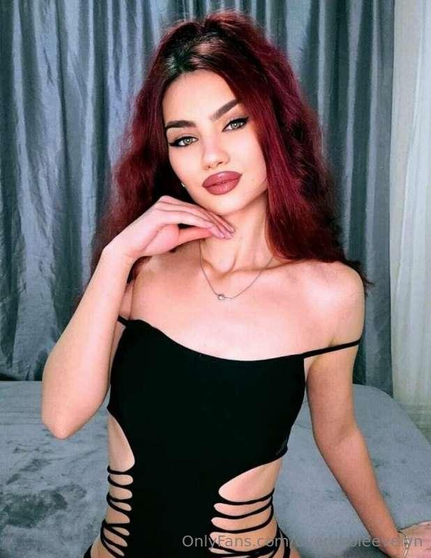 🍒💥I live on the edge of exploration, and my profile is an en..